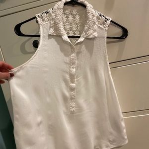 Sleeveless Blouse (slight high-low)